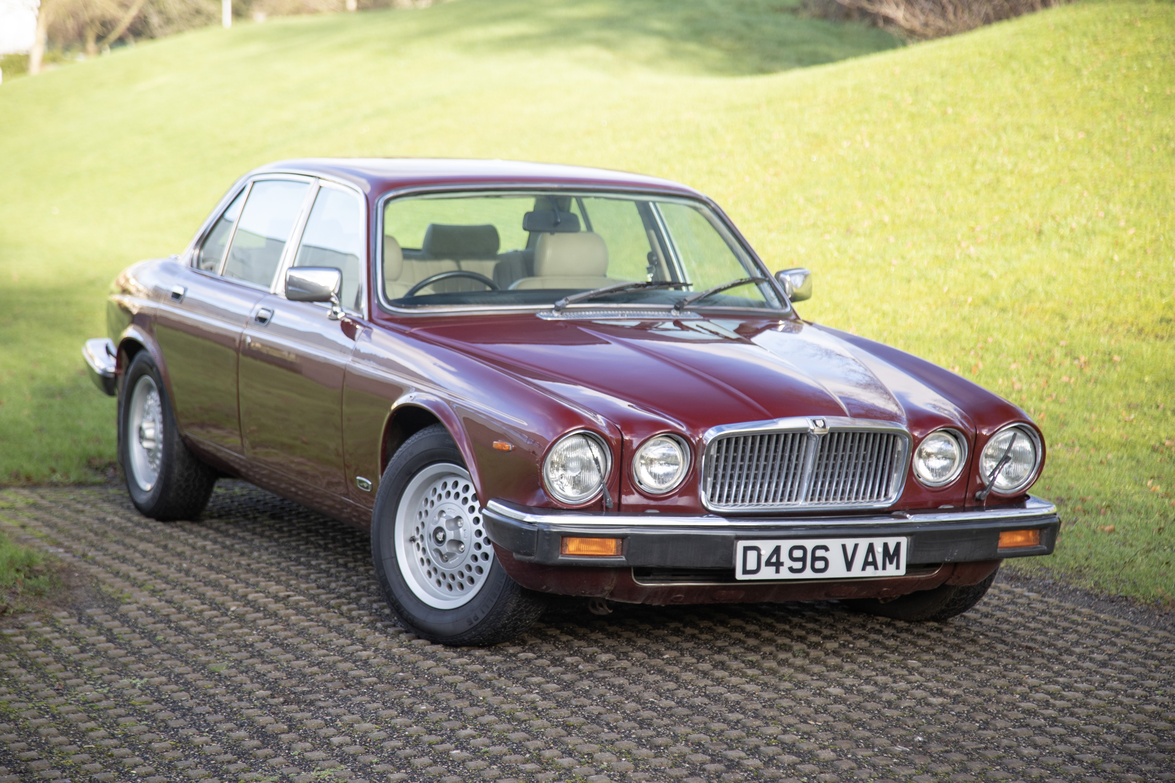 Lot 105 - 1986 Jaguar XJ6 Sovereign 4.2