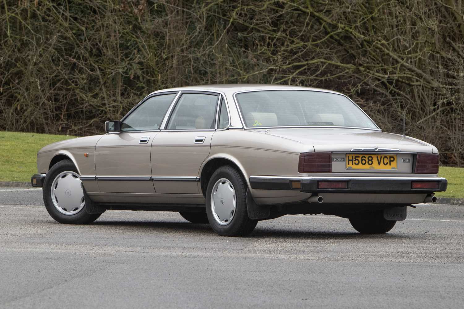 Lot 124 1990 Jaguar XJ6 3 2 lot-124-1990-jaguar-xj6-3-2