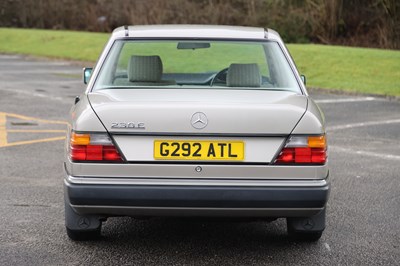 Lot 98 - 1990 Mercedes-Benz 230 E