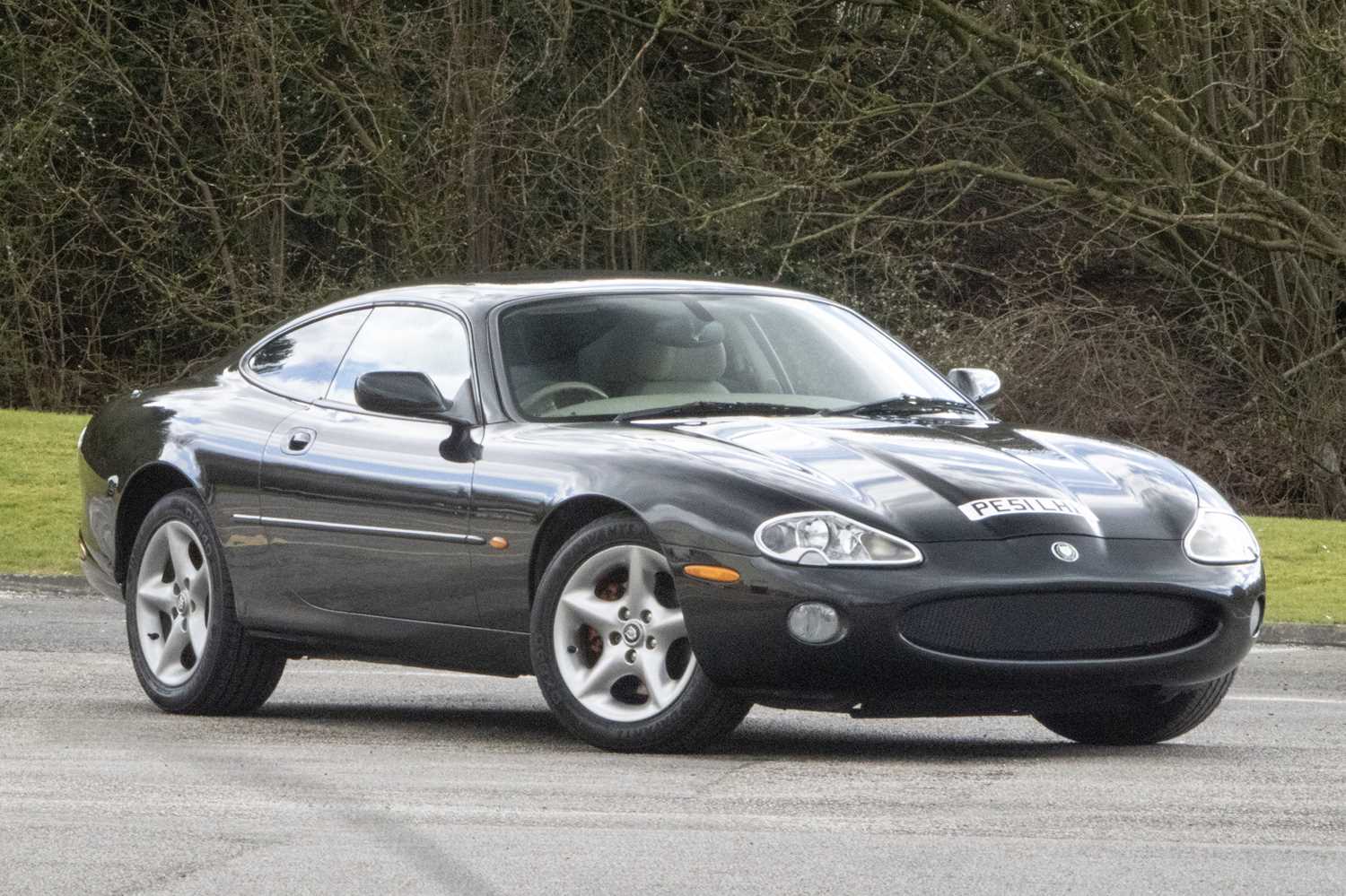 Lot 128 - 2001 Jaguar XK8 4.0 Coupe