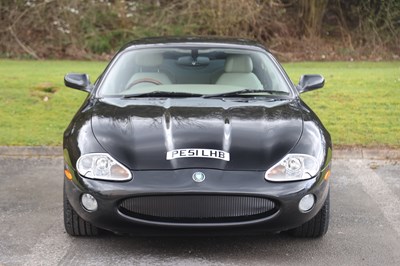 Lot 128 - 2001 Jaguar XK8 4.0 Coupe