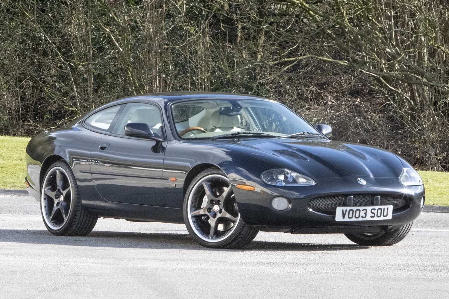 Lot 89 - 2003 Jaguar XKR 4.2 Coupe