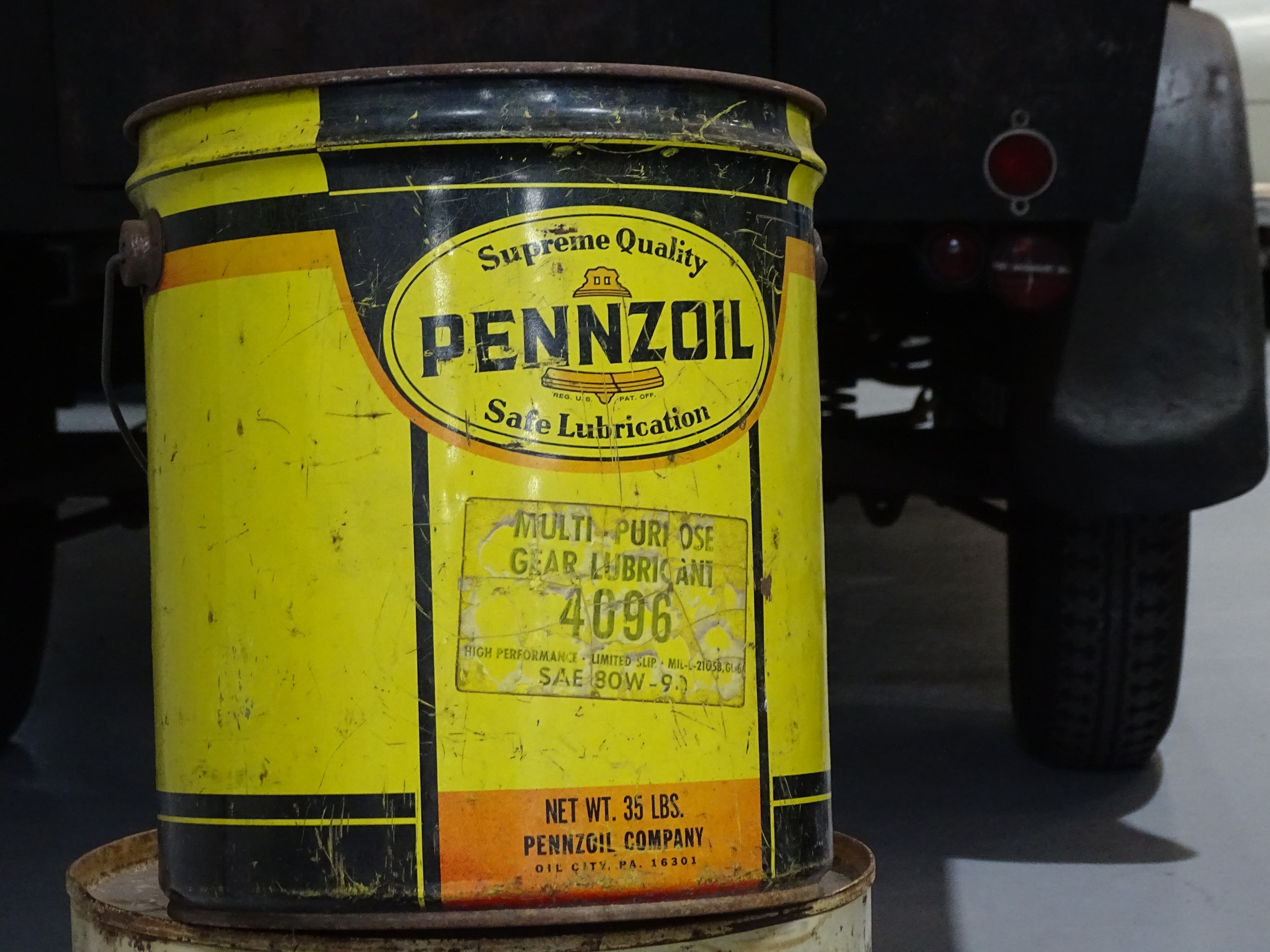 Lot 19 - Pennzoil Oil Container