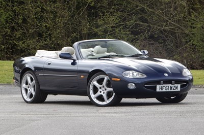 Lot 55 - 2001 Jaguar XK8 4.0 Convertible