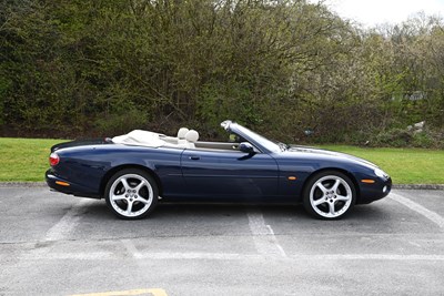 Lot 55 - 2001 Jaguar XK8 4.0 Convertible