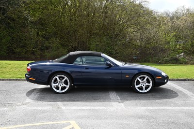 Lot 55 - 2001 Jaguar XK8 4.0 Convertible