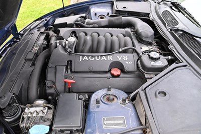 Lot 55 - 2001 Jaguar XK8 4.0 Convertible