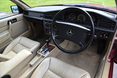 Lot 102 - 1990 Mercedes-Benz 190 E 2.6