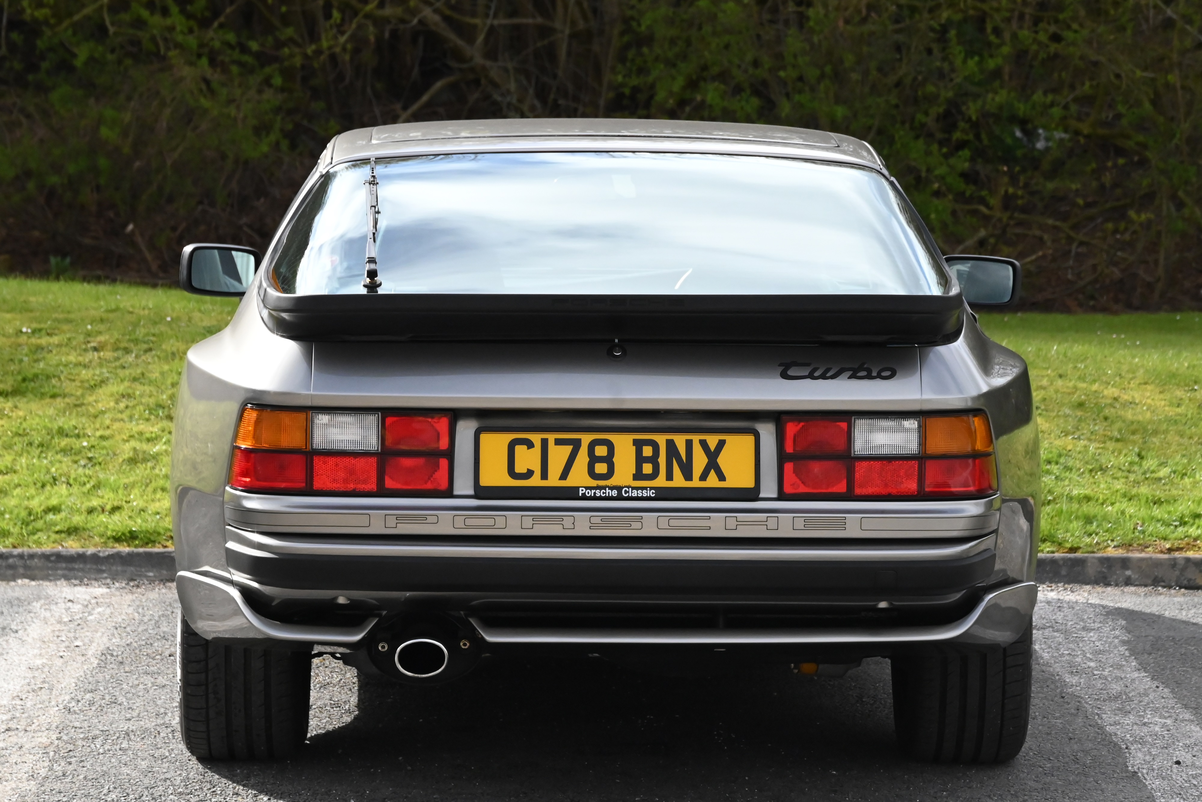 Lot 82 - 1986 Porsche 944 Turbo