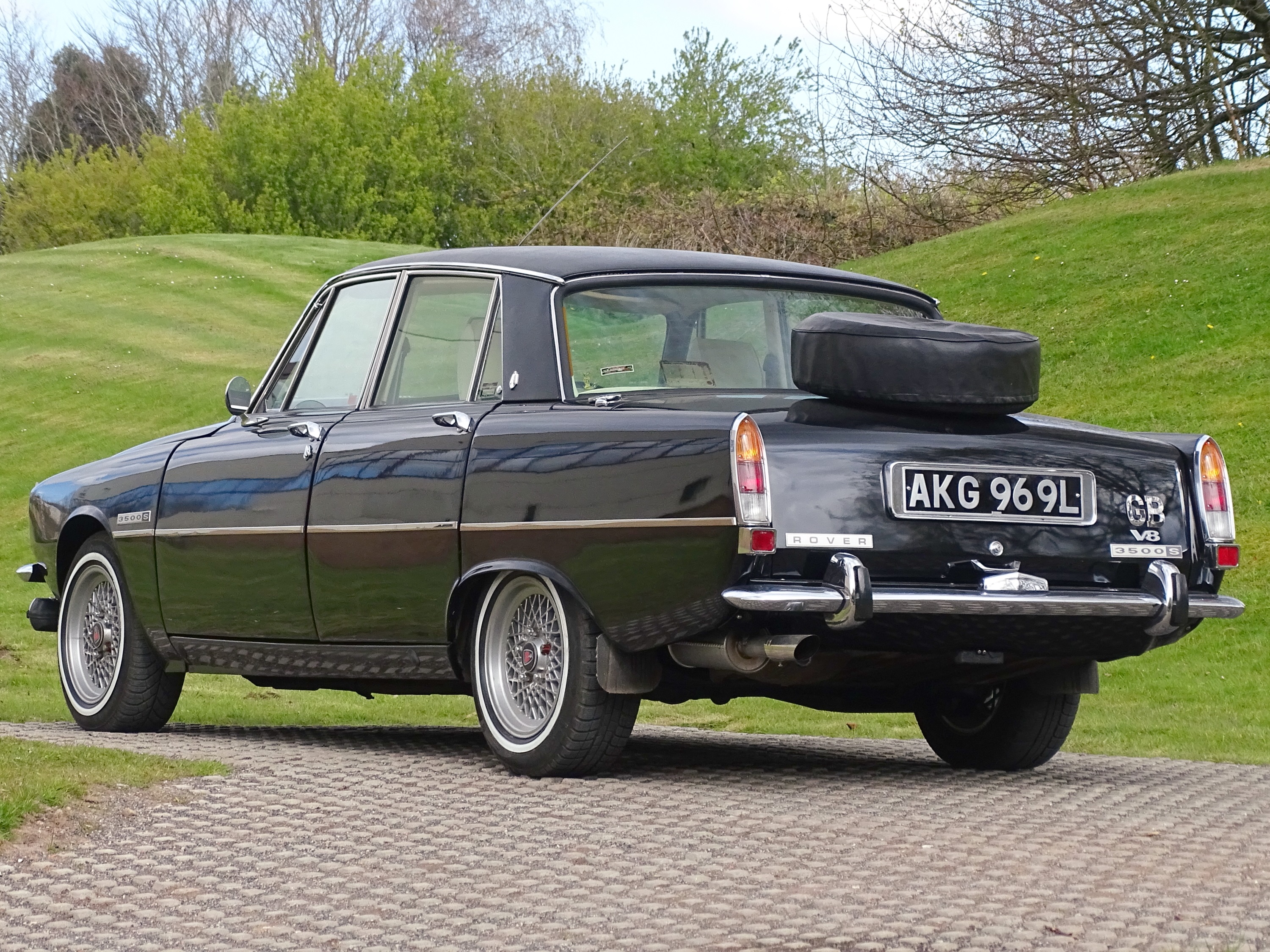 Lot 105 - 1972 Rover P6 3500 S
