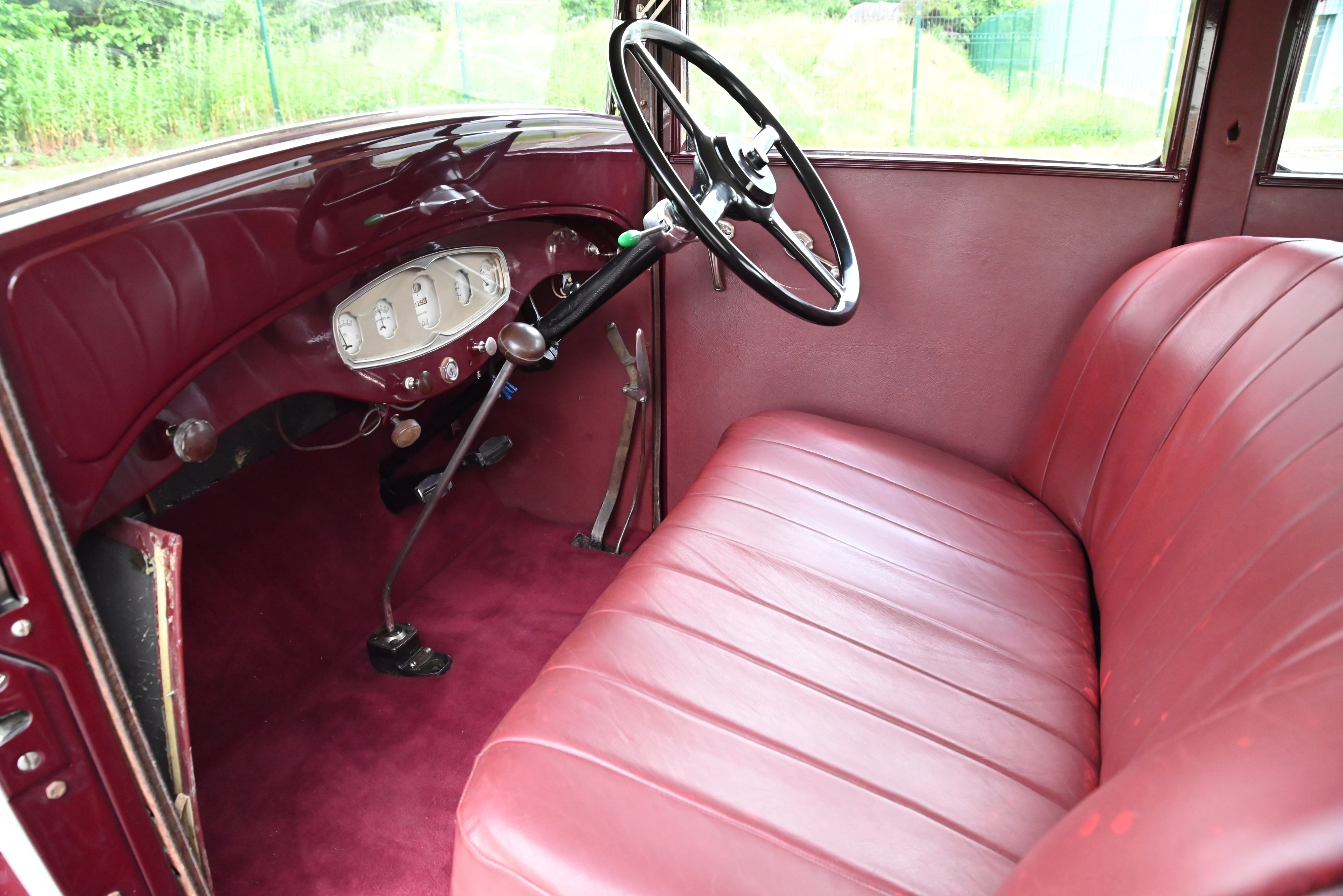 lot-53-1928-hudson-essex-saloon