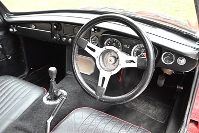 Lot 31 - 1971 MG B GT
