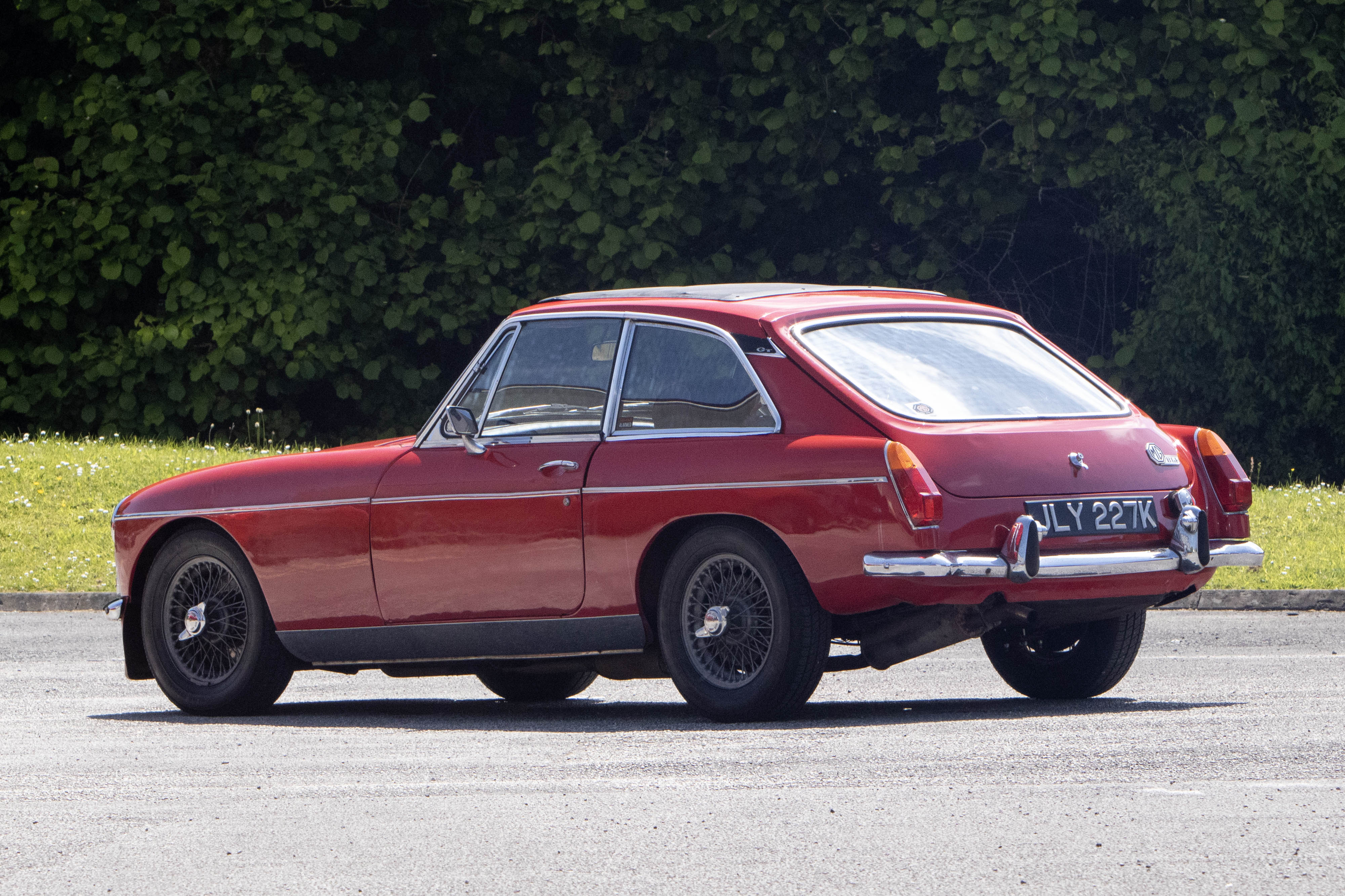 Lot 31 - 1971 MG B GT