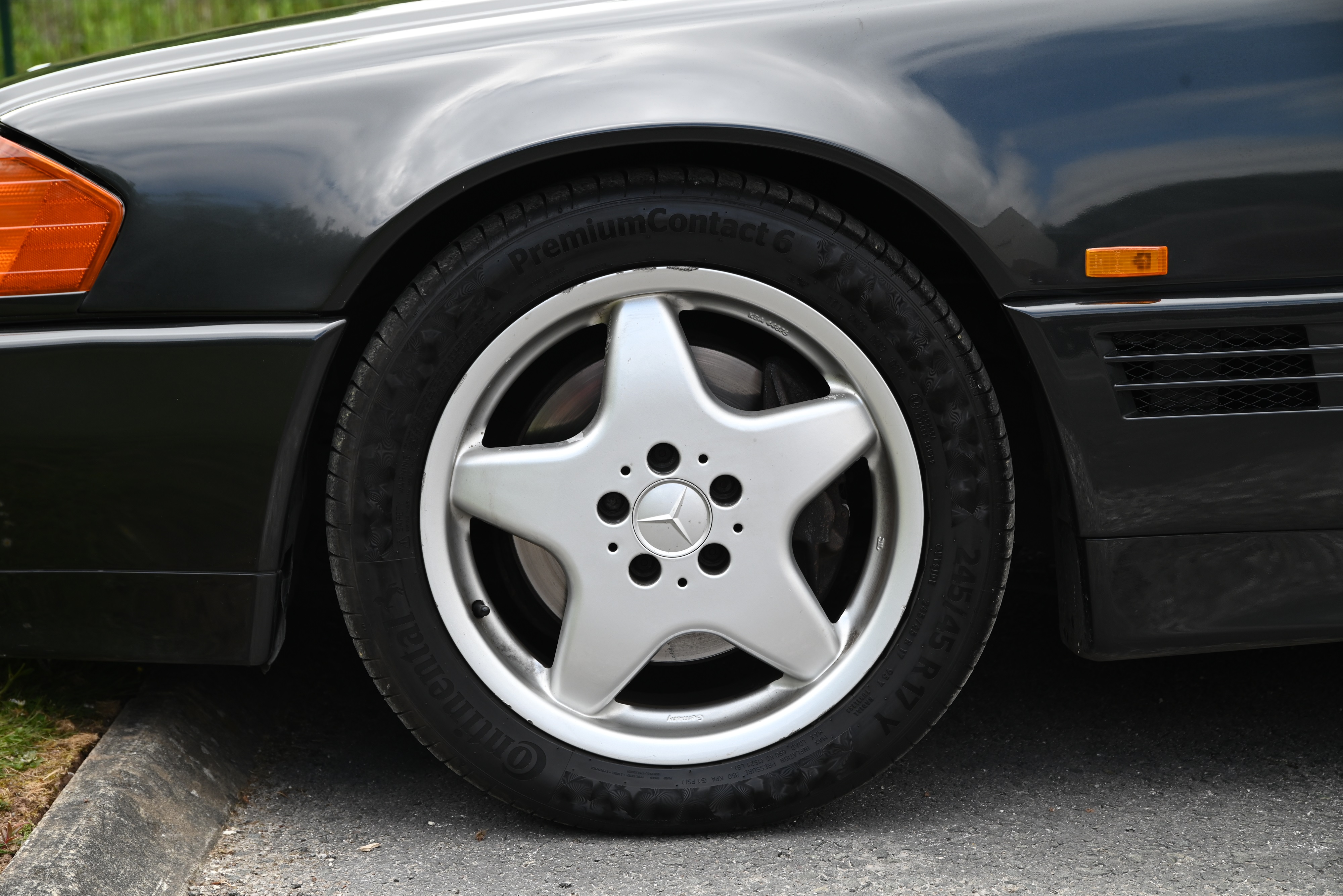 Lot 60 - 1994 Mercedes-Benz SL 500