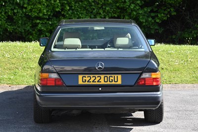 Lot 104 - 1989 Mercedes-Benz 300 CE