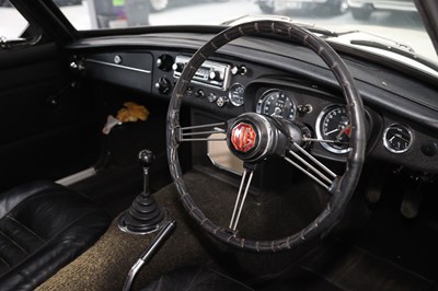Lot 35 - 1969 MG B GT