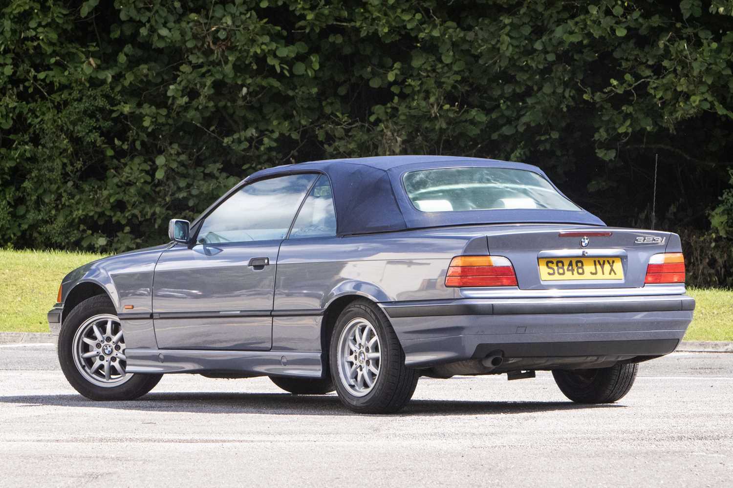 Lot 44 - 1999 BMW 323i Convertible