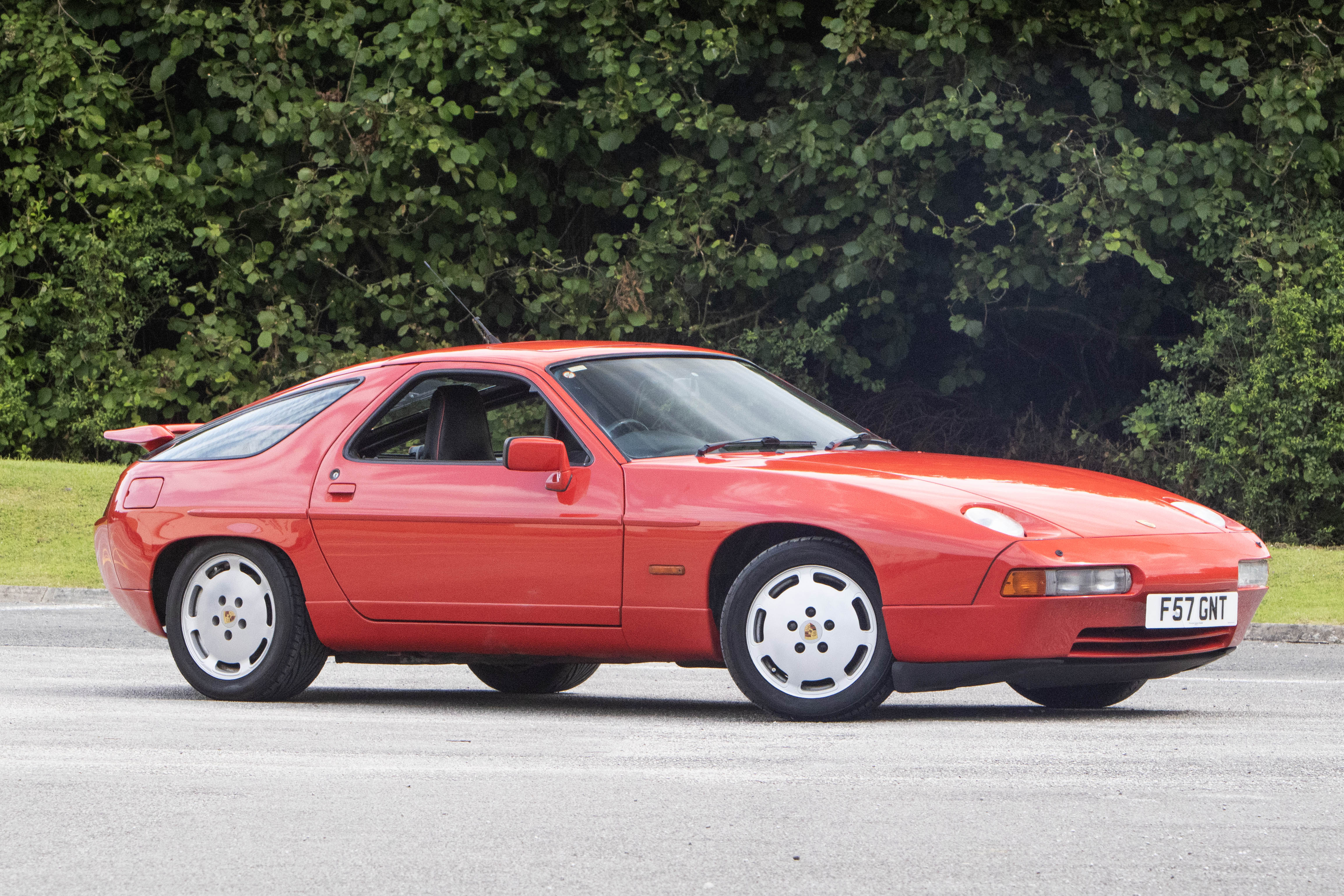 Classic Porsche 928 S4