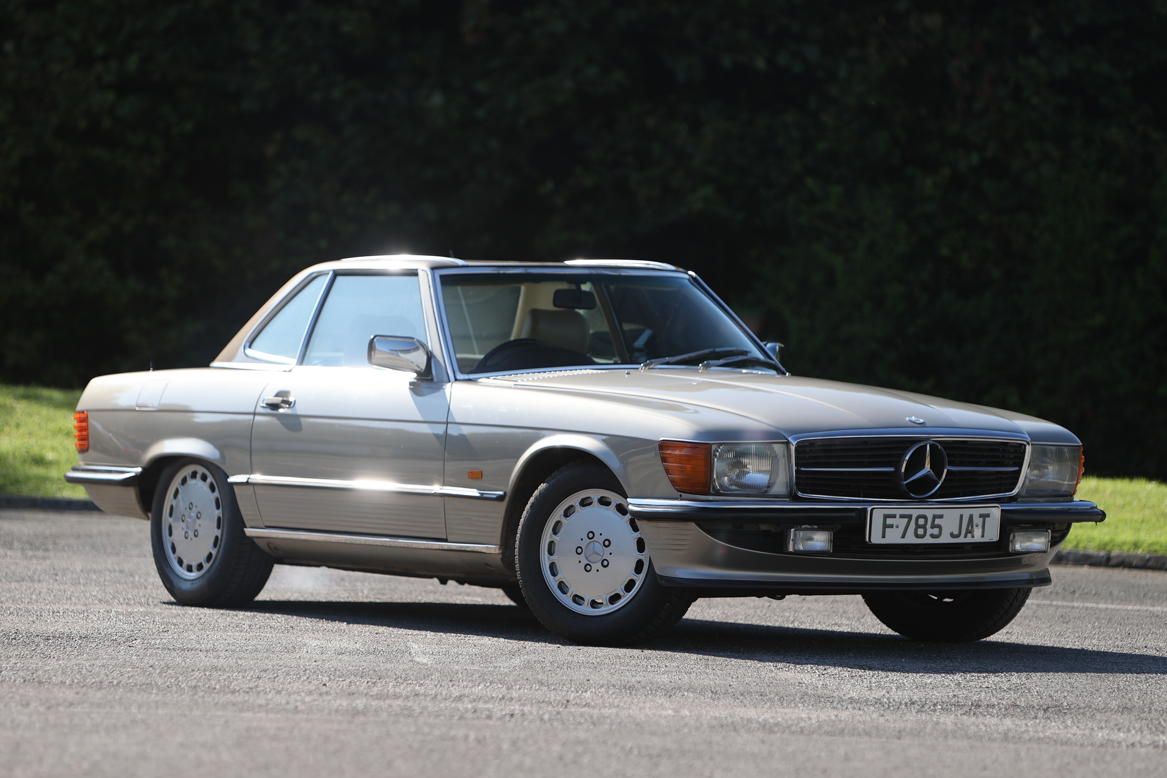 メルペイベンツ300SL アンディウォーホルに影響を与えたメルセデスベンツ300SLが競売