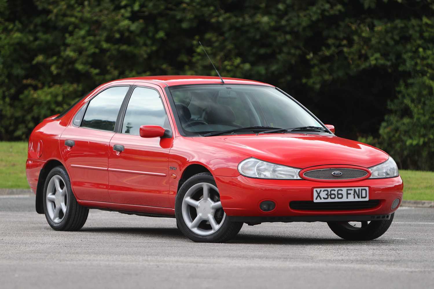 Lot 142 2001 Ford Mondeo Zetec lot-142-2001-ford-mondeo-zetec