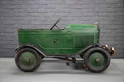 Lot 68 - Tri-ang (Lines brothers) 1930's pedal car