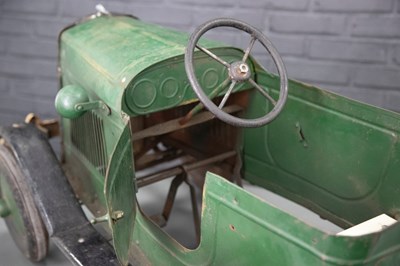 Lot 68 - Tri-ang (Lines brothers) 1930's pedal car