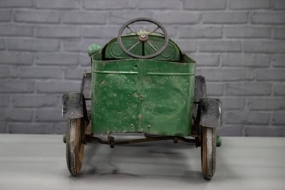 Lot 68 - Tri-ang (Lines brothers) 1930's pedal car