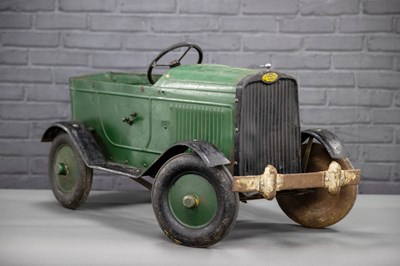 Lot 68 - Tri-ang (Lines brothers) 1930's pedal car