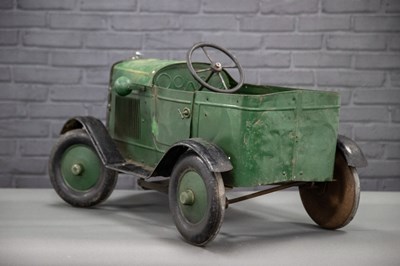 Lot 68 - Tri-ang (Lines brothers) 1930's pedal car