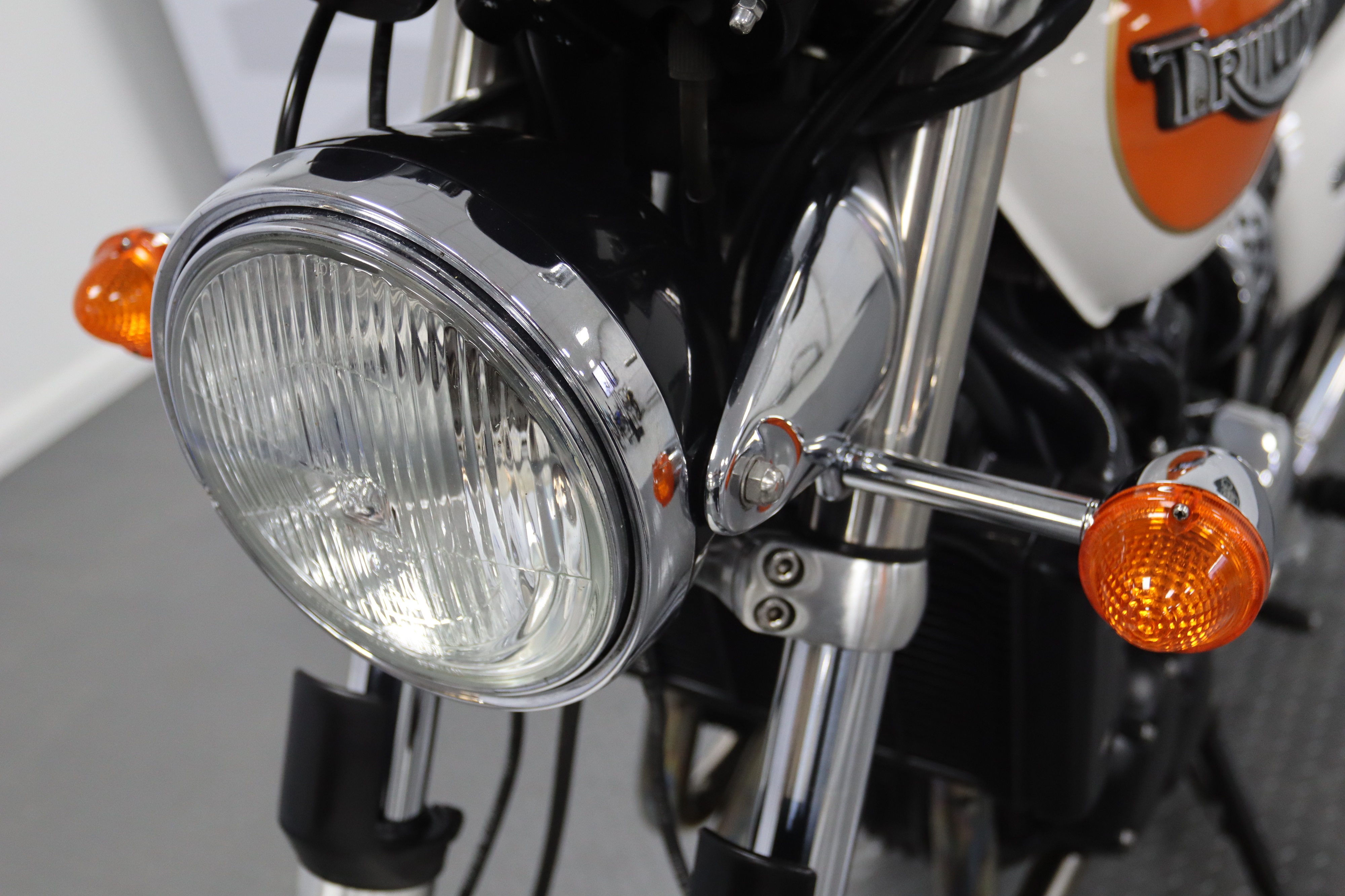 Triumph Thunderbird Sport Billet Alloy Idiot Lights Cover – Polished, Café Racer Style