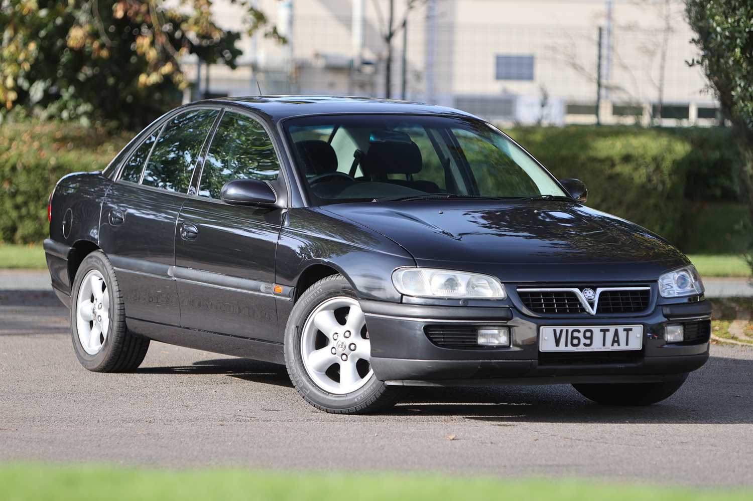 Lot 176 - 1999 Vauxhall Omega 2.5 V6 Elite