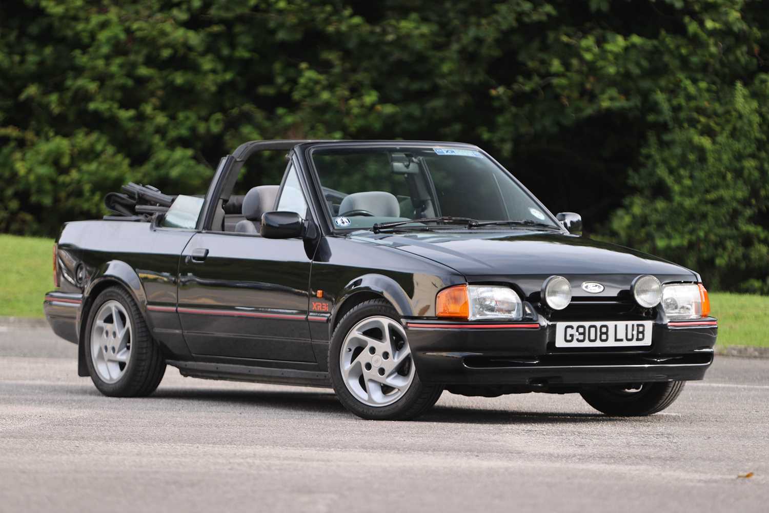 Lot 197 - 1989 Ford Escort XR3i Cabriolet