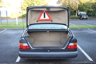 Lot 173 - 1993 Mercedes-Benz 300 CE