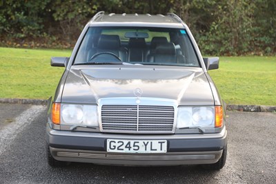 Lot 1990 Mercedes-Benz 300 TE 24v