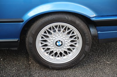 Lot 1992 BMW 318i Convertible Design Edition