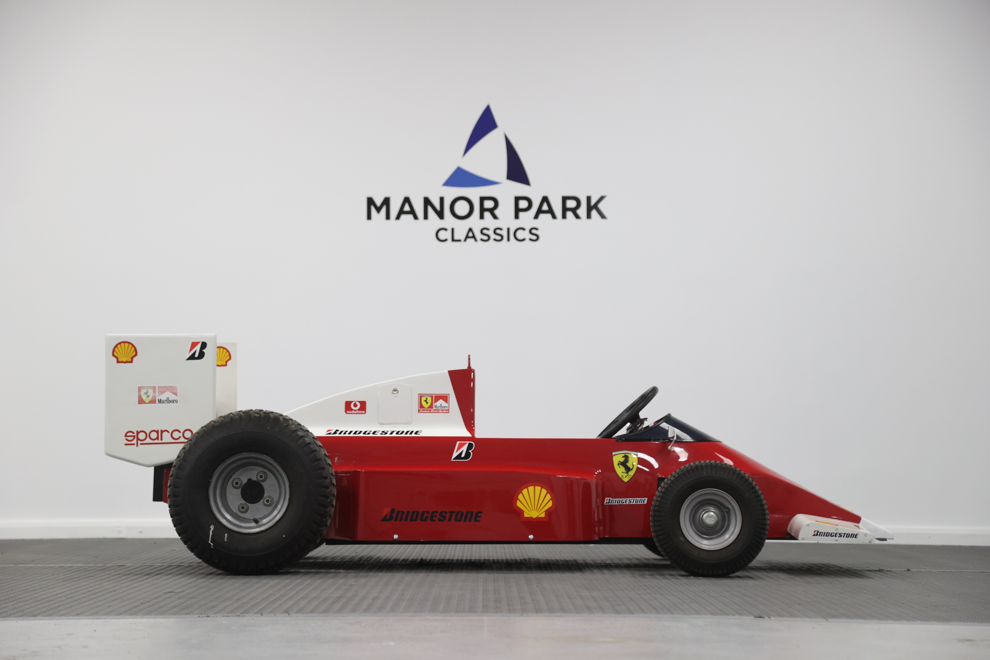 ミニカー Ferrari F1 RACING DRIVER Amazon.com: Bburago - Scuderia Ferrari - F1-75 Italian GP