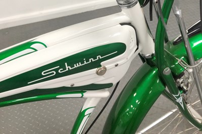 Lot 33 - Schwinn Cruiser Deluxe 7