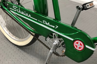 Lot 33 - Schwinn Cruiser Deluxe 7