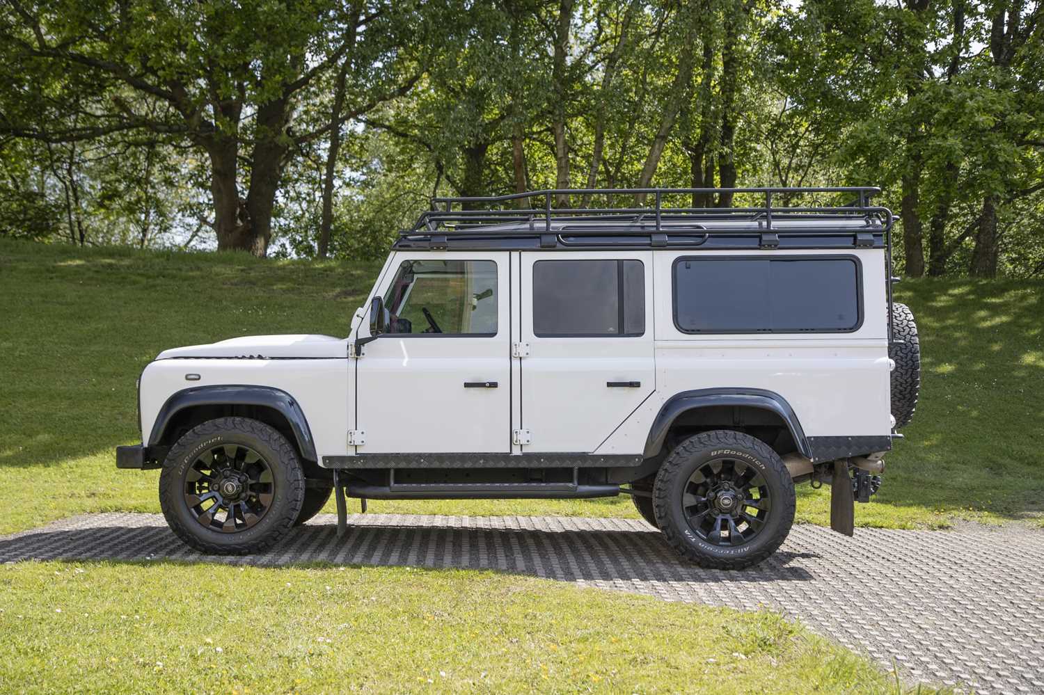 Lot 19 - 2003 Land Rover Defender 110 TD5 Station