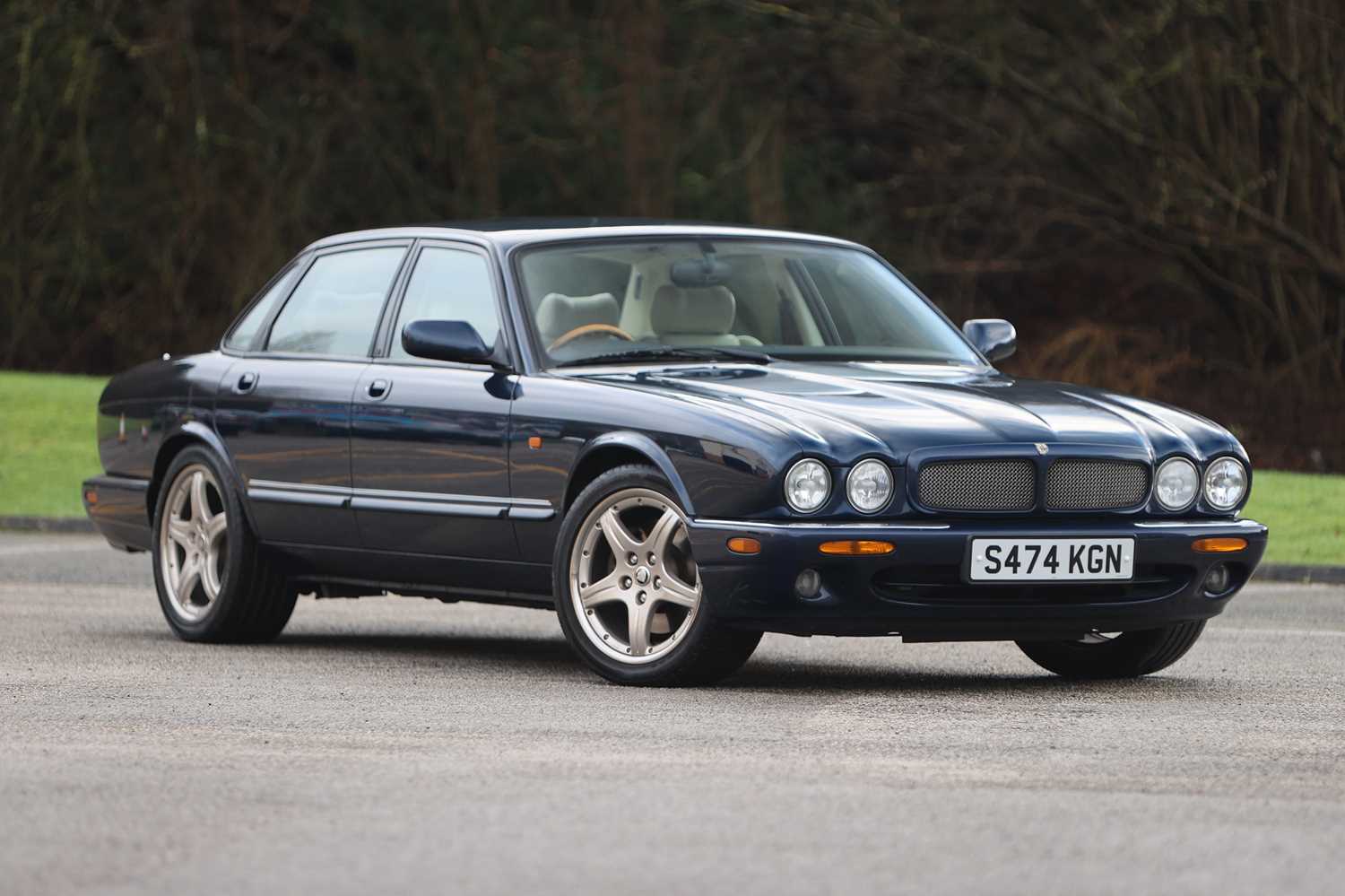 Lot 174 - 1998 Jaguar XJR 4.0