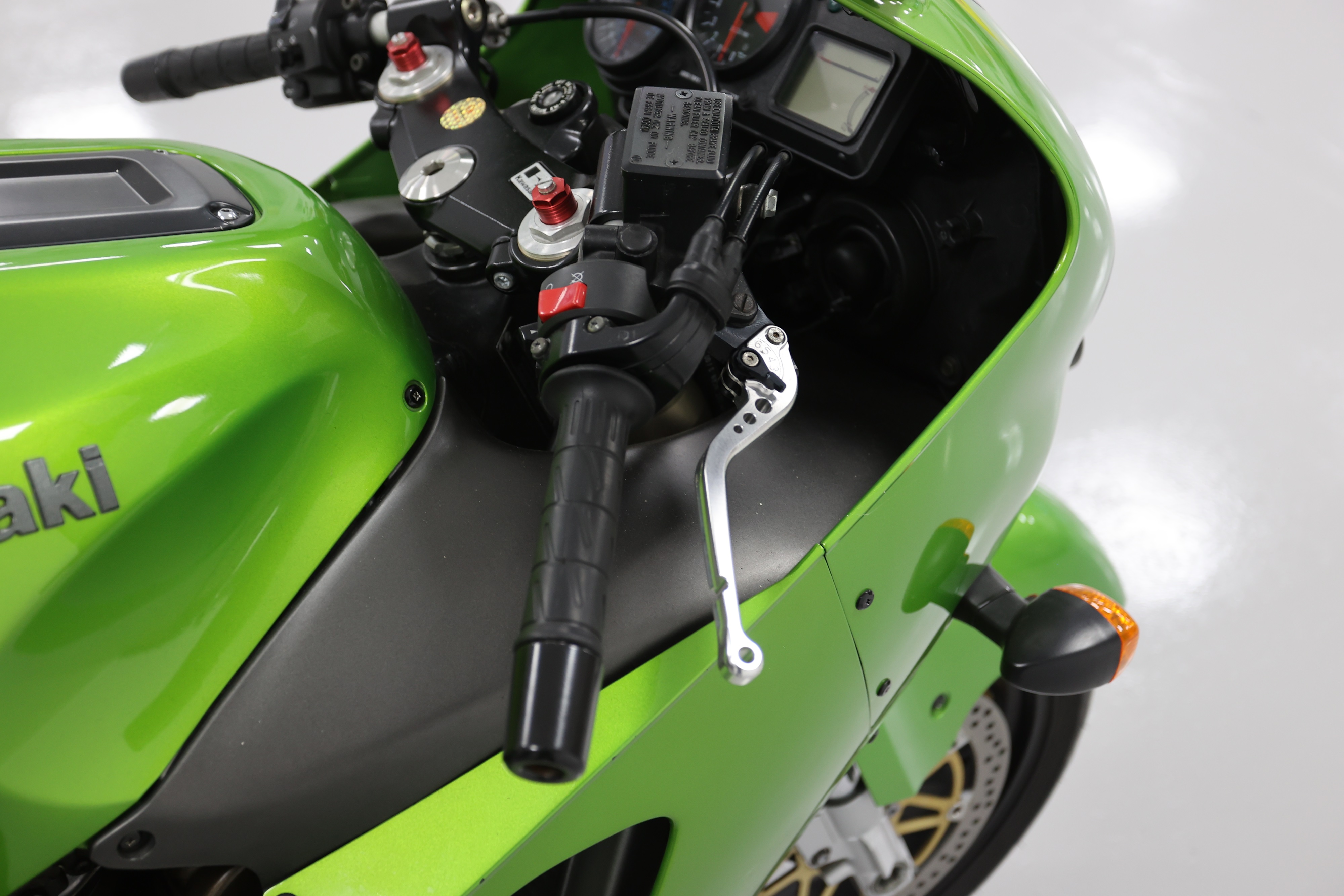 Lot 2 - 2000 Kawasaki ZX-12R Ninja