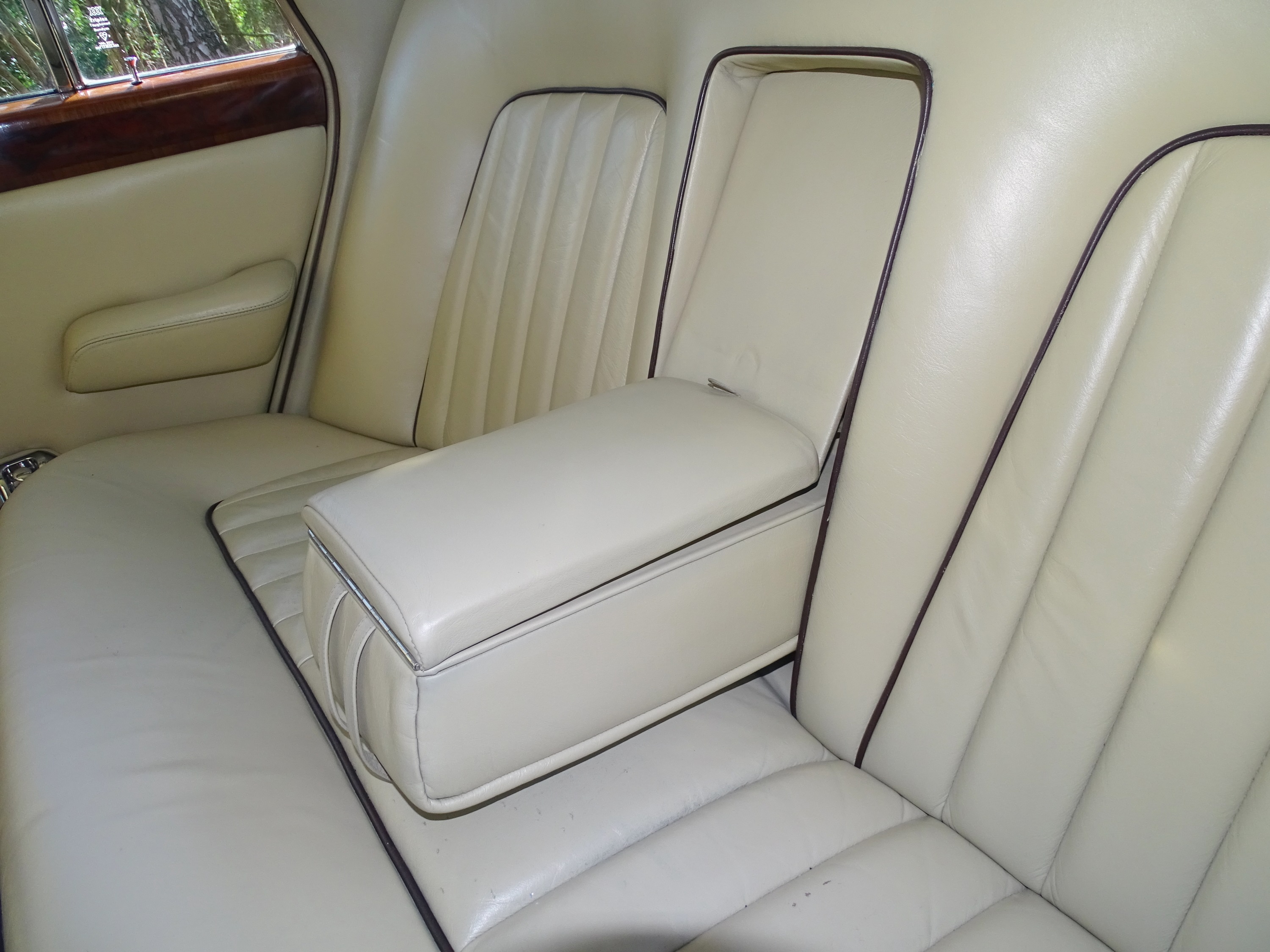 Lot 52 - 1976 Rolls-Royce Silver Shadow