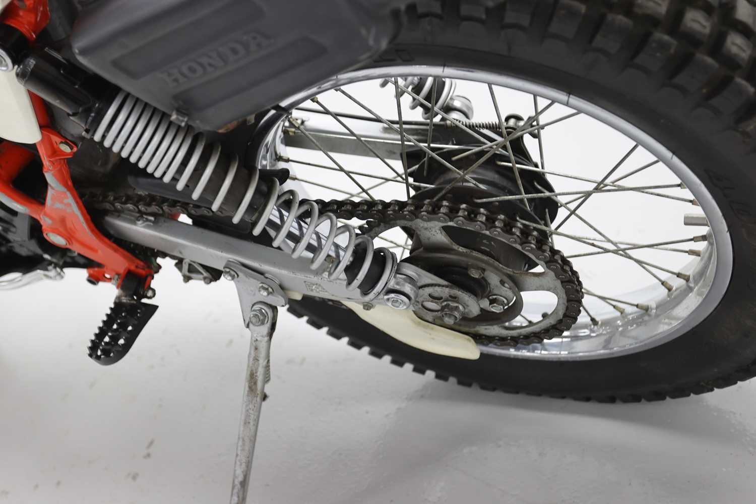 IRC TIRE VE33 100/100-18 REAR Tire | Howling Moto