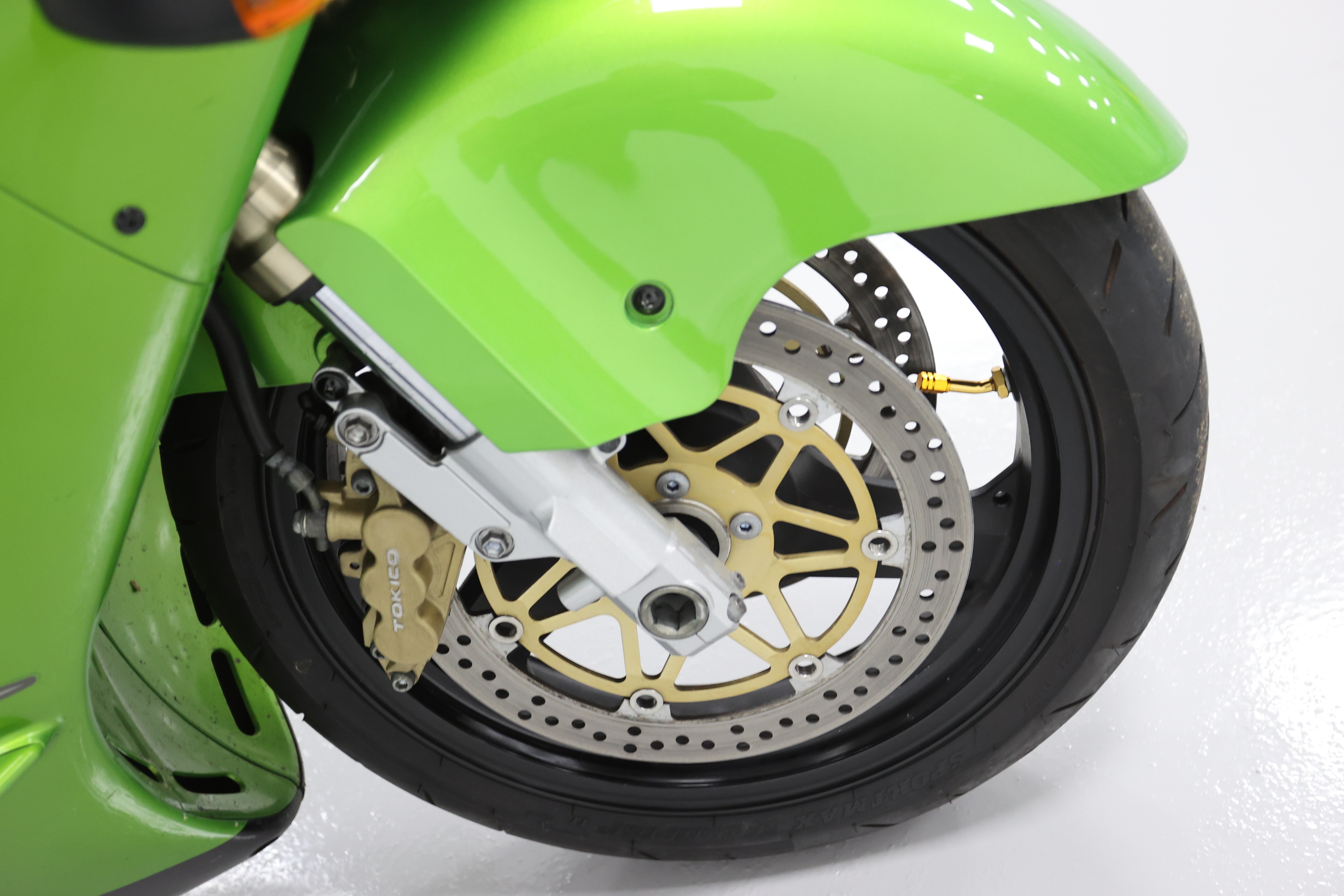Carbon Fiber Racing Heel Plates For 2000-2006 Kawasaki Ninja ZX-12R – Gloss Black Set