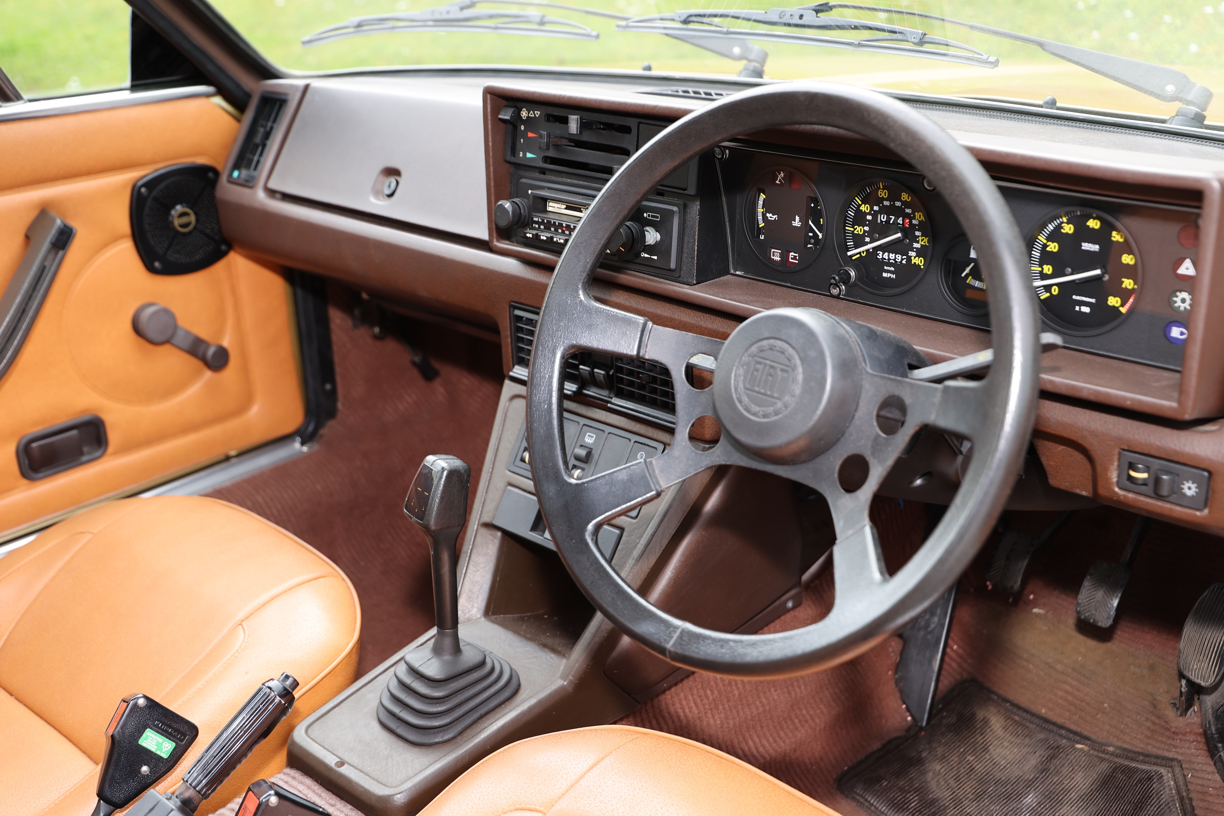 FIAT X1/9 ステアリング 24年間所有するフィアット「X1/9 1500」を欧州仕様に
