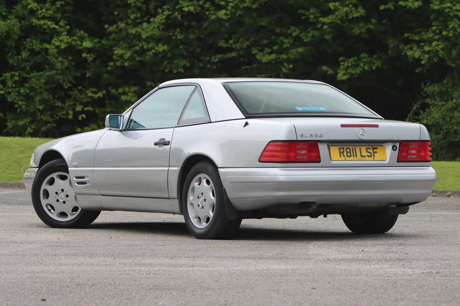 Lot 107 - 1998 Mercedes-Benz SL 320