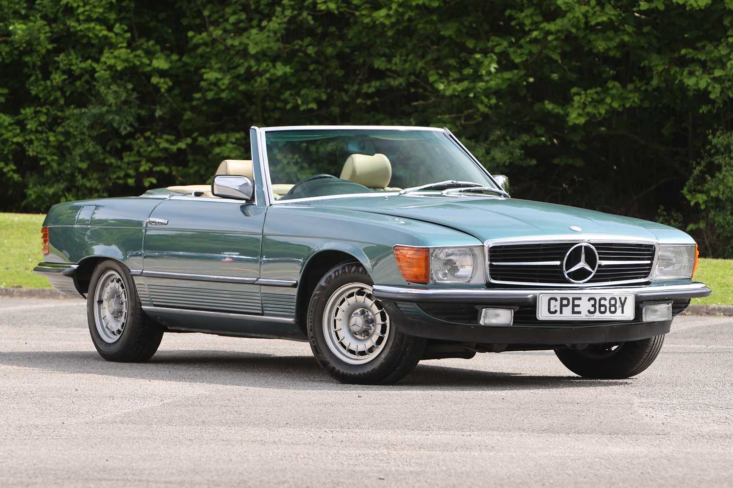 Lot 156 - 1983 Mercedes-Benz 280 SL