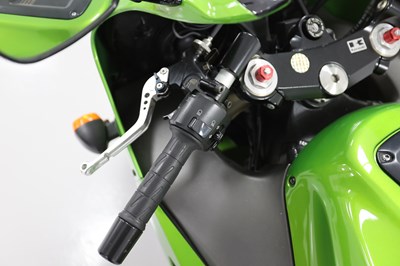 Lot 23 - 2000 Kawasaki ZX-12R Ninja