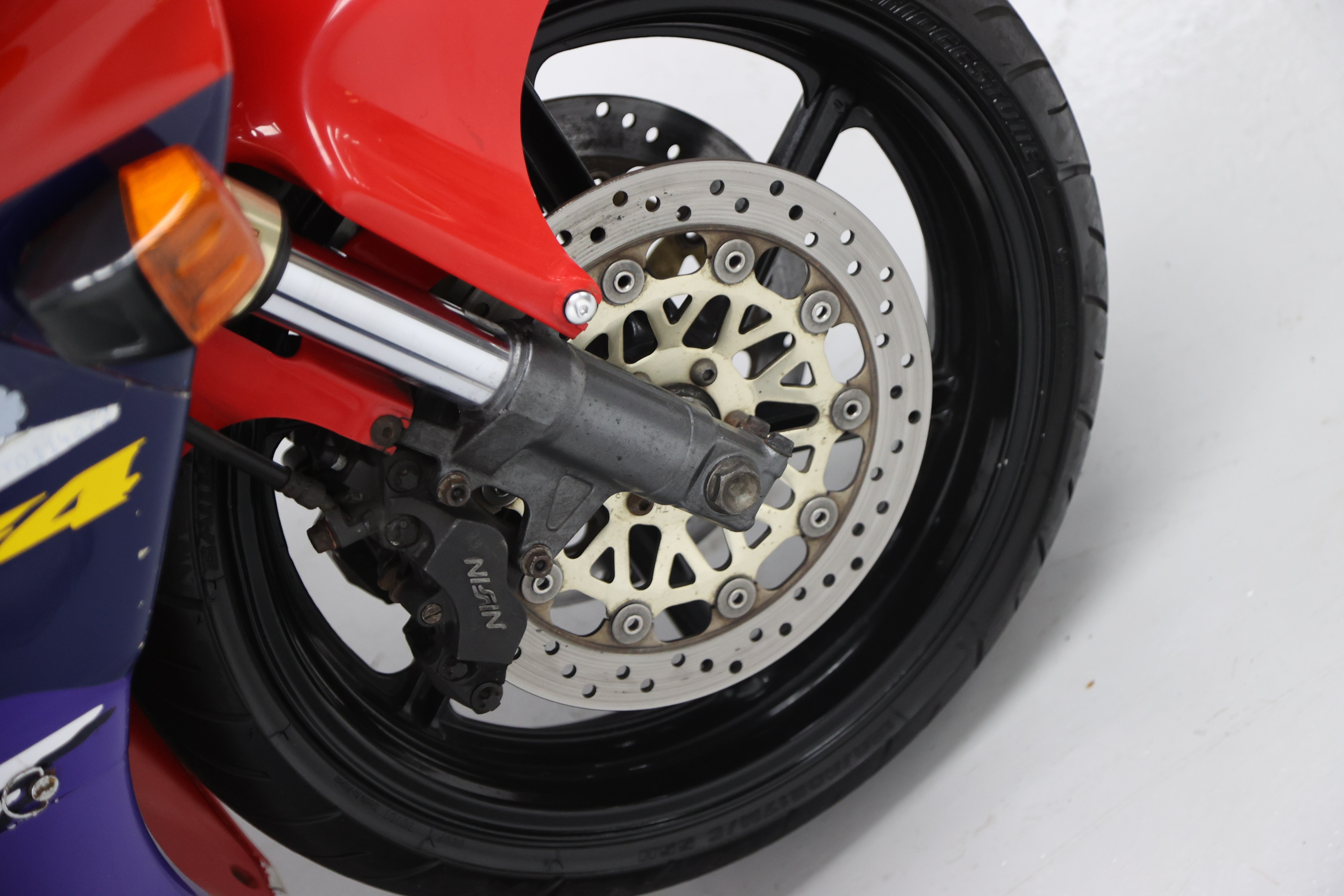 Lot 12 - 1994 Honda RVF400