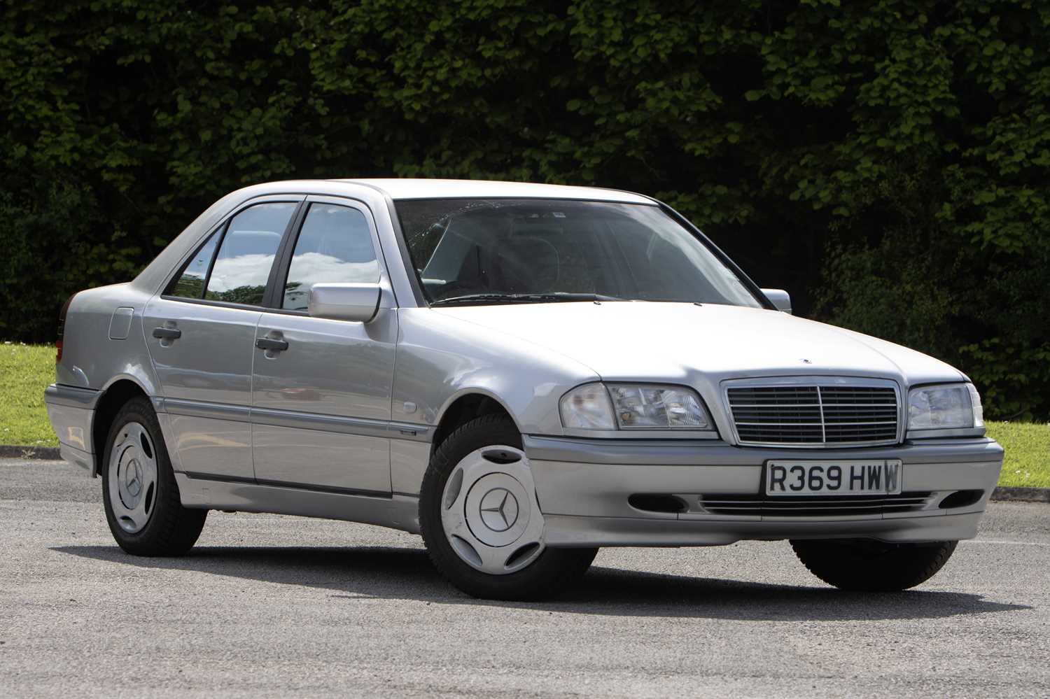 Benz 98 Lot 202 - 1998 Mercedes-Benz C 180 Classic